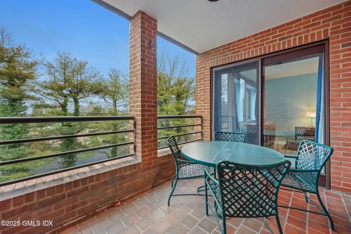 1 Milbank Avenue unit 2D interior