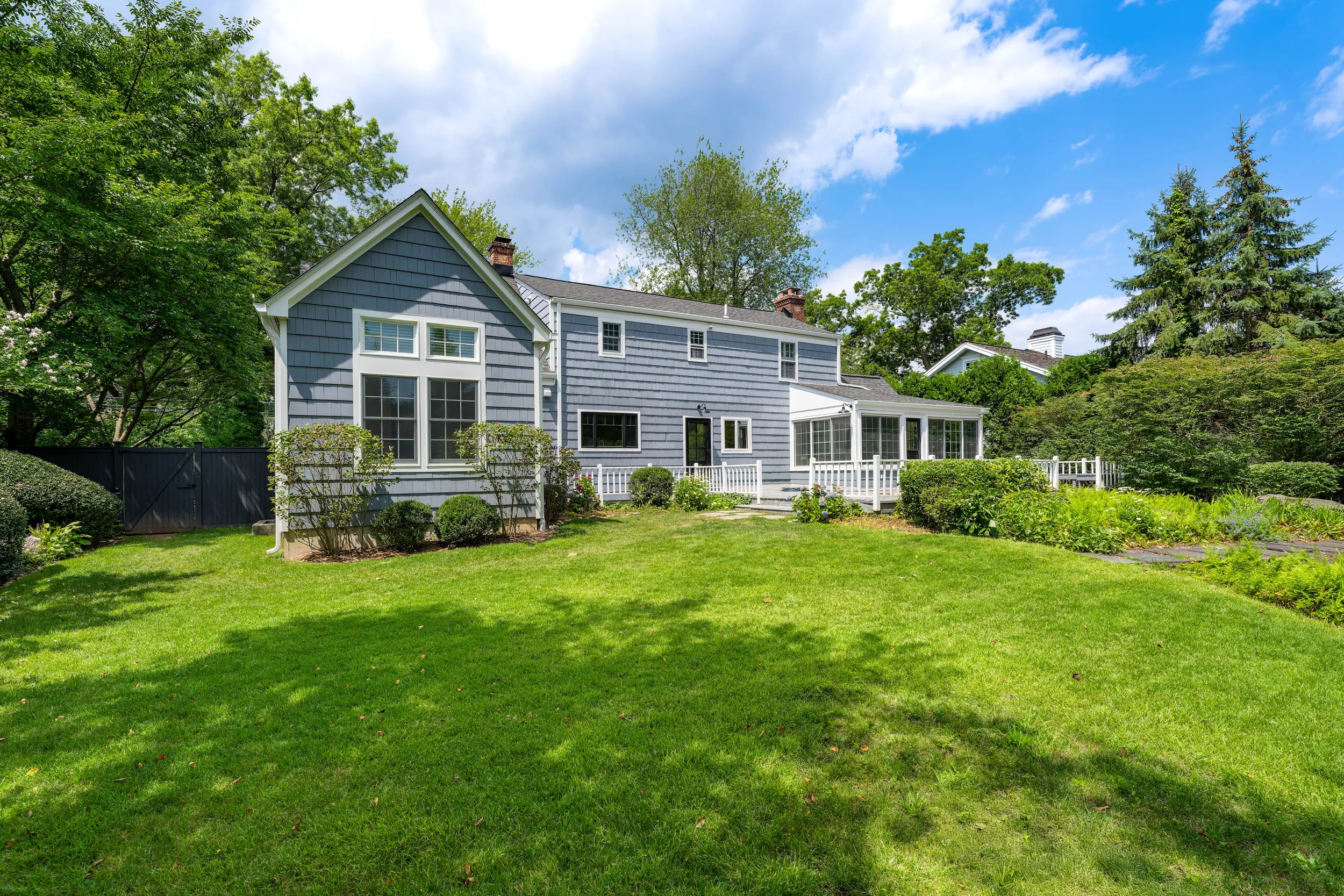134 Lockwood Road stone cottage exterior