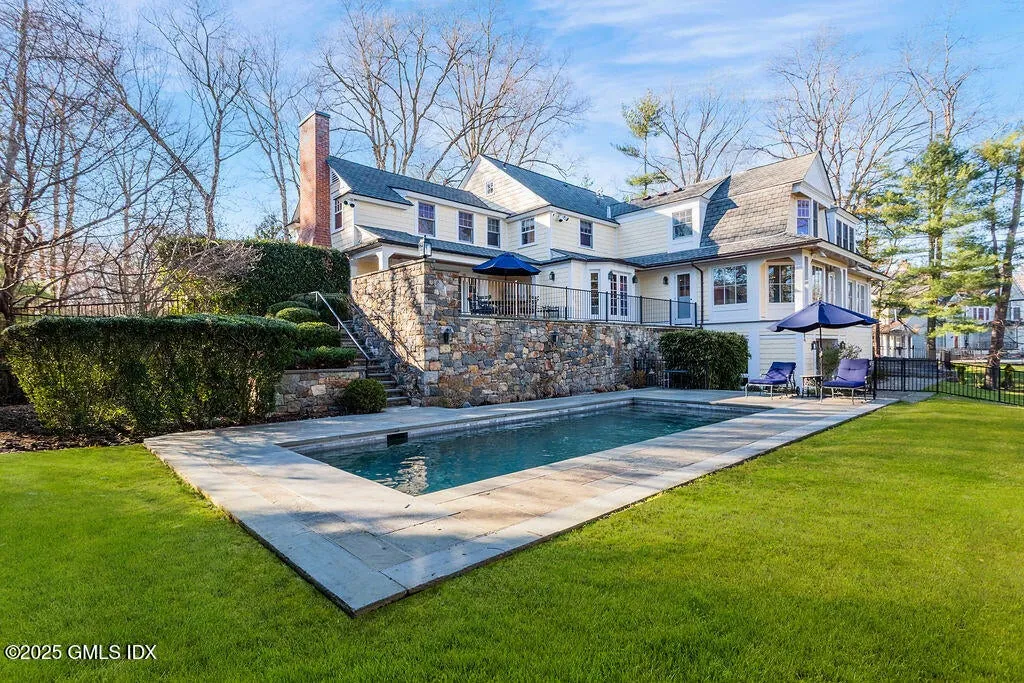 19 Beechcroft Road estate exterior