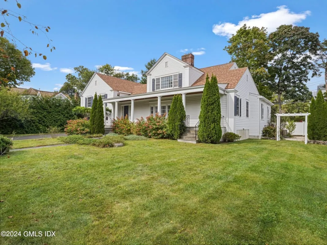 24 Meadowbank Road home exterior