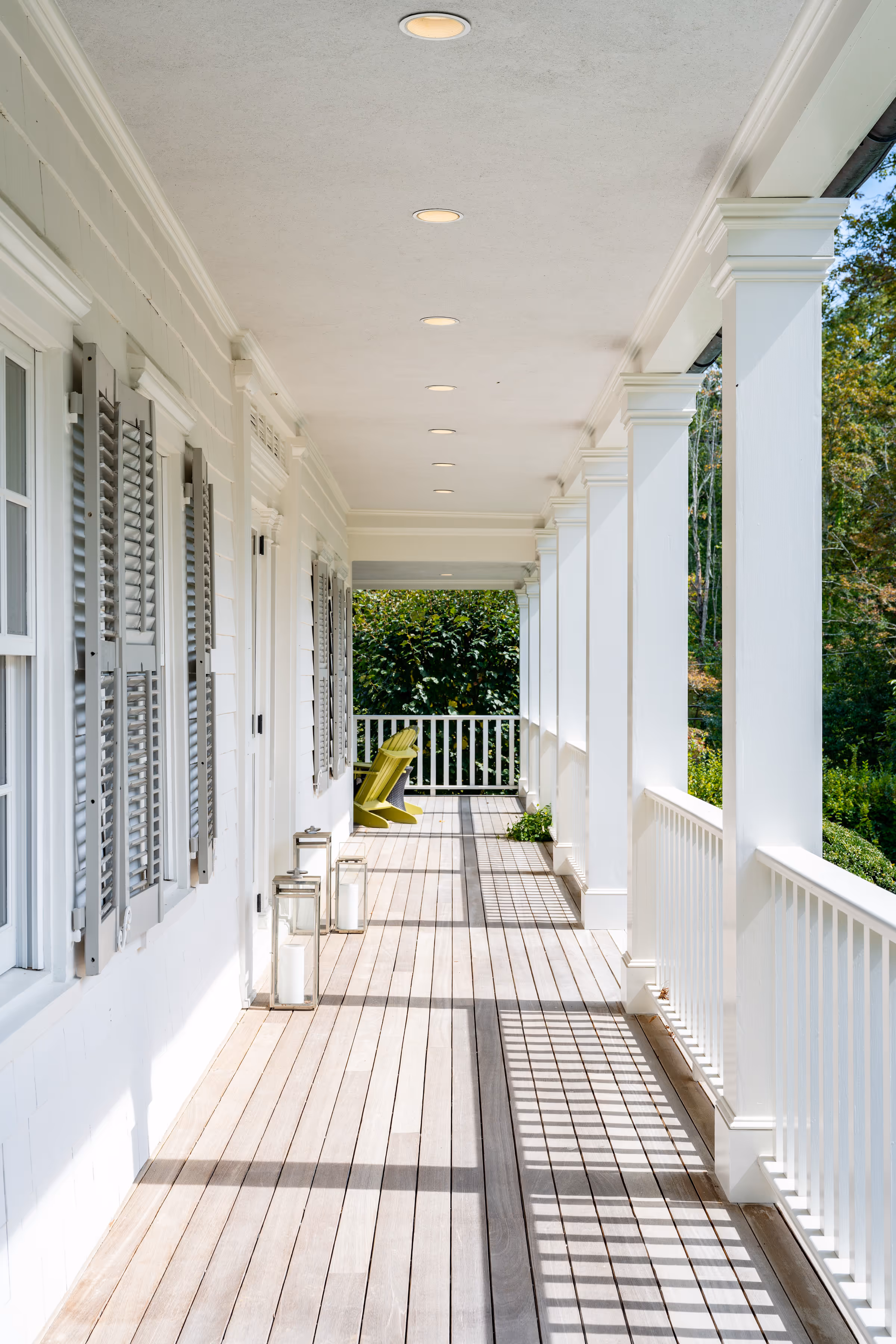 411 Stanwich Road living room