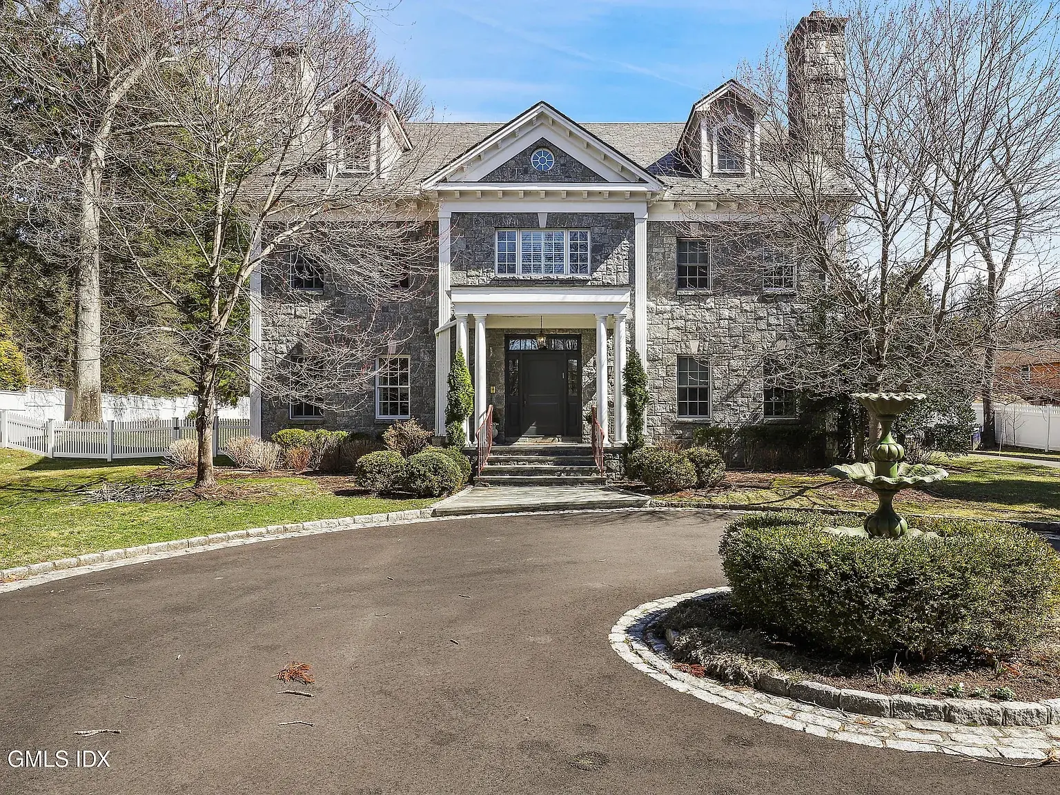 851 Lake Avenue exterior view